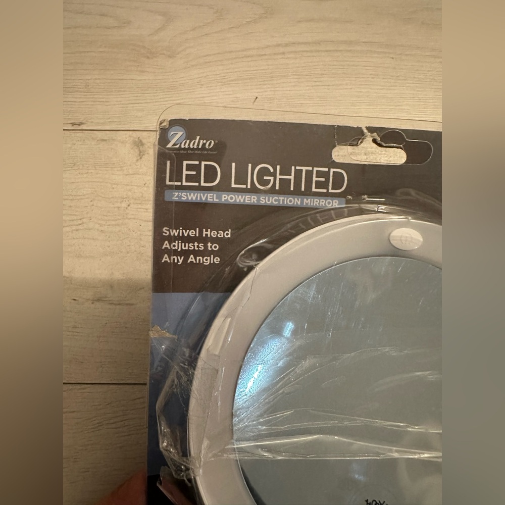 New LED lighted z'swivel power suction mirror - Picture 2 of 4
